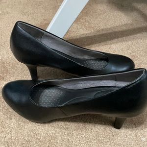 Extra wide heels! Black size 9WW